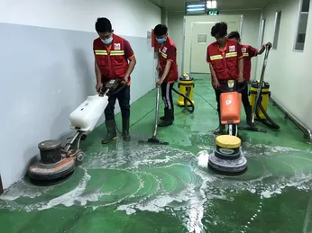 Vì Sao Các Nhà Máy Hàng Đầu Luôn Ưu Tiên Đầu Tư Máy Chà Sàn Nhà Xưởng?