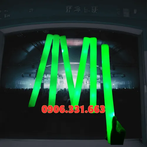 Gậy xốp phát sáng led xanh lá – Xu hướng cổ vũ sôi động tại sự kiện thể thao