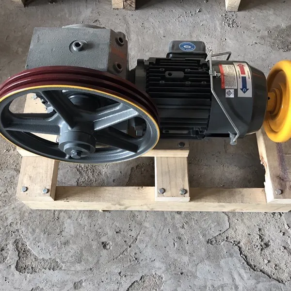 Động cơ 300KG Mitsubishi, mới