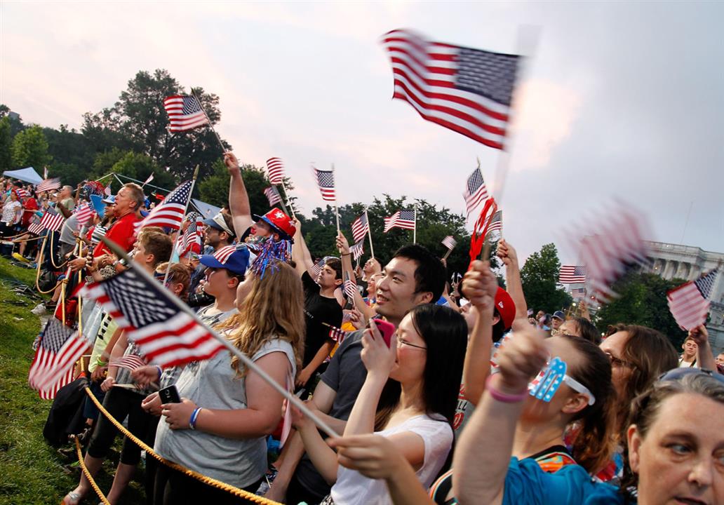 Thách thức và cơ hội của người Việt tại Mỹ Thách thức và cơ hội của người Việt tại Mỹ