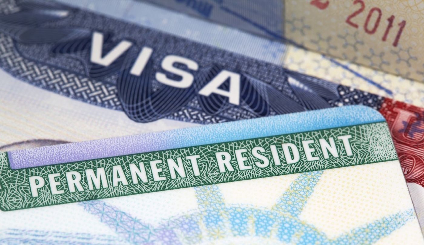 Thẻ xanh định cư Mỹ mở ra cơ hội sống và làm việc hợp pháp tại xứ sở cờ hoa. Thẻ xanh định cư Mỹ mở ra cơ hội sống và làm việc hợp pháp tại xứ sở cờ hoa.