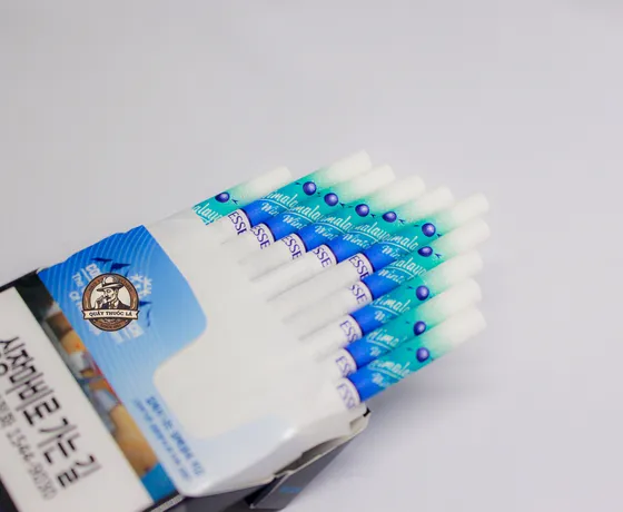 Ý Nghĩa Của Việc Biếu Thuốc Lá Trong Văn Hóa Kinh Doanh Á Đông