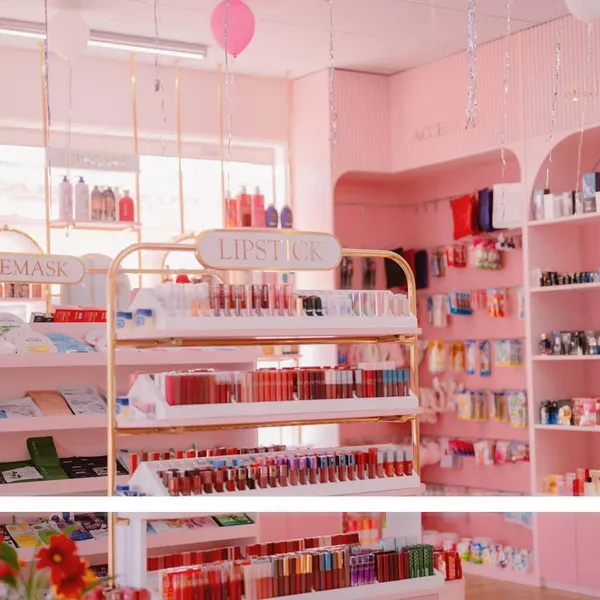 Thi công shop mỹ phẩm Cyn Beauty – Dấu ấn chuyên nghiệp từ Quảng cáo Hà Anh