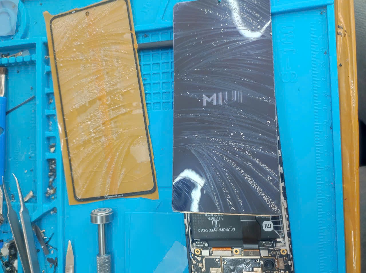 ep-kinh-dien-thoai ep-kinh-dien-thoai