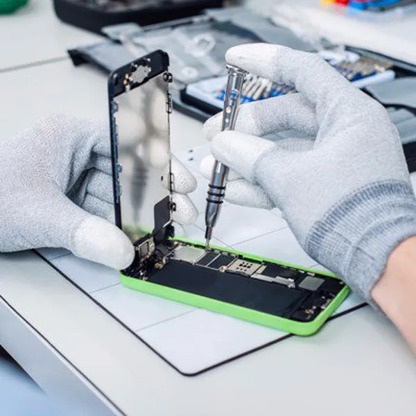 Thay Pin iPhone SE 3 (2022) Forward & Flycdi – Bứt Phá Hiệu Năng, Tối Ưu Trải Nghiệm!