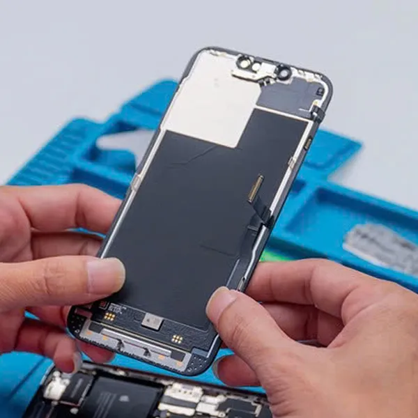 Thay Pin iPhone SE 3 (2022) Forward & Flycdi – Bứt Phá Hiệu Năng, Tối Ưu Trải Nghiệm!