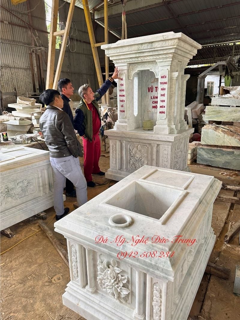 Mộ đá trắng marbe được trạm khắc hoa văn tinh xảo