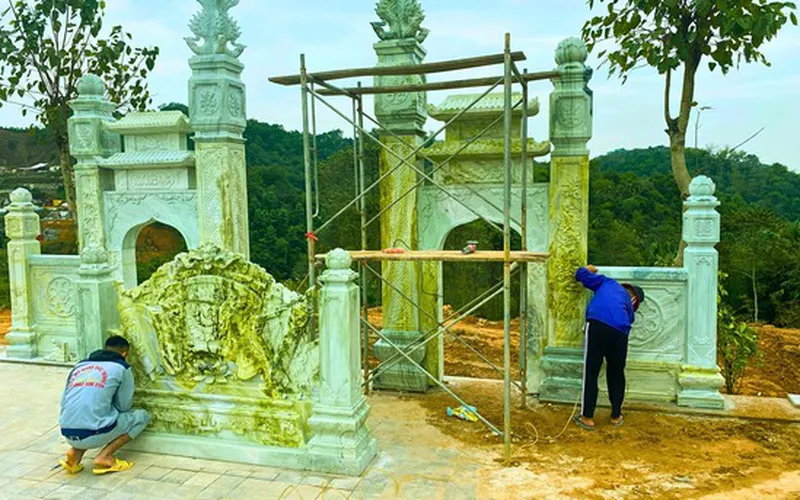 KÝ SỰ NGHỀ ĐÁ – CHUYỆN NHỮNG BÀN TAY TẠO HÌNH HỒN ĐÁ