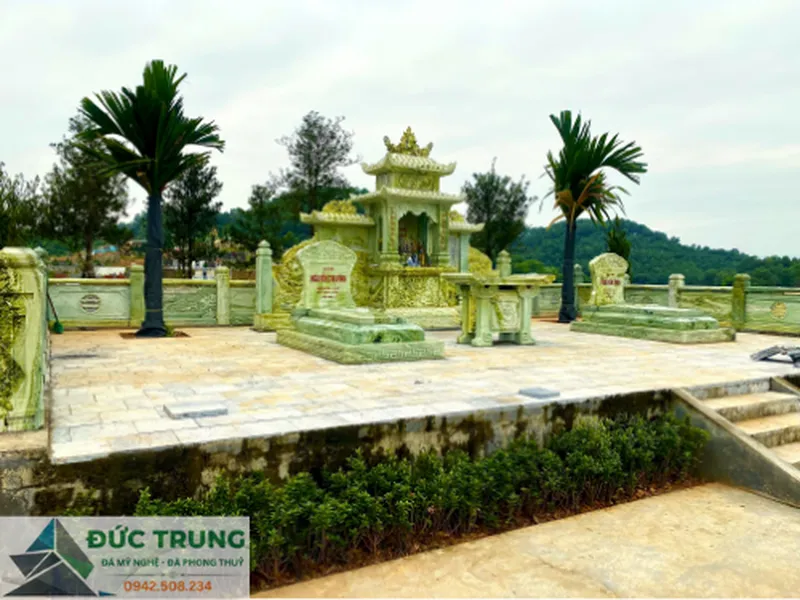 Lăng thờ (Long đình)
