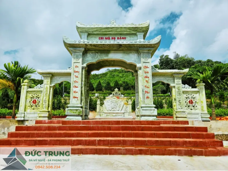 Cổng tam quan truyền thống