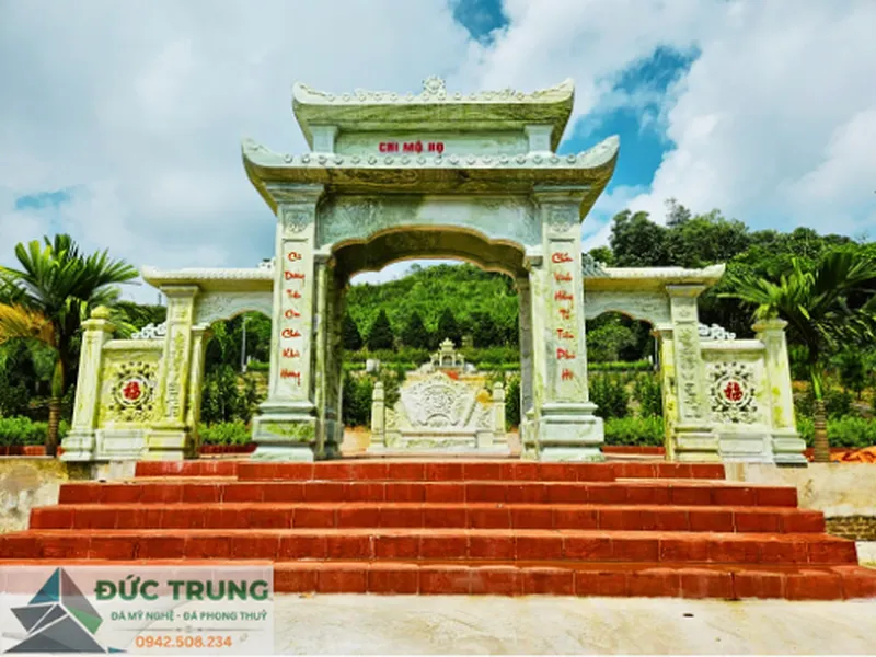 Cổng tam quan truyền thống
