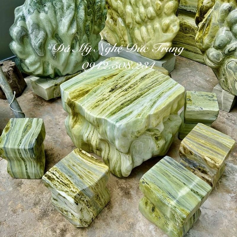 Bàn Đá Nguyên Khối Tự Nhiên Dáng Lũa – Tác Phẩm Độc Bản Nghệ Thuật