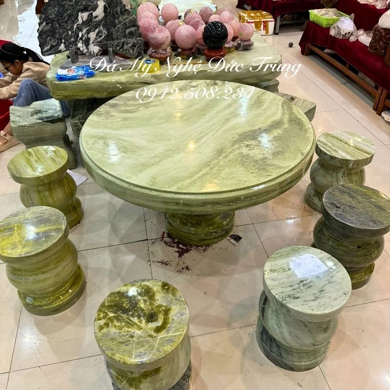 Bộ Bàn Đá Tròn Ngọc Serpentine Nguyên Khối 6–8 Đôn Cao Cấp