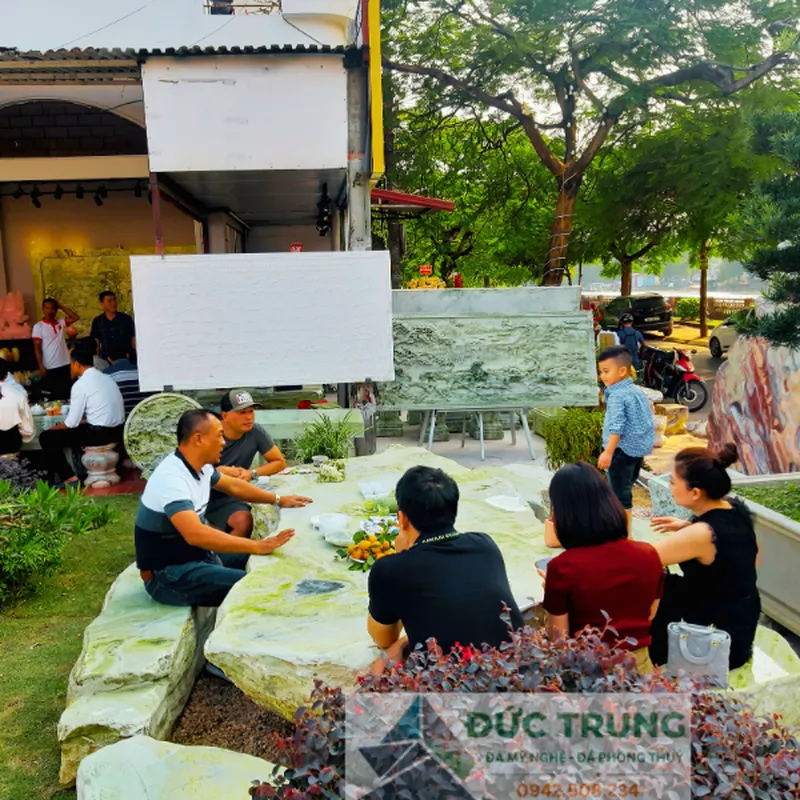 Bộ bàn ghế đá ngọc Serpentin sân vườn cao cấp