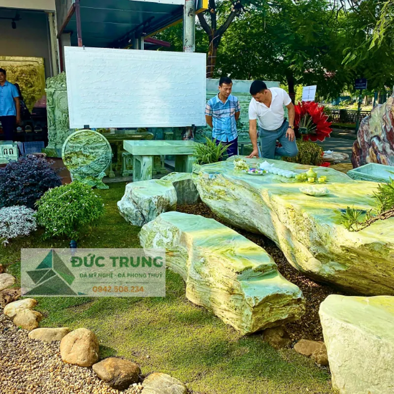 Bộ bàn ghế đá ngọc Serpentin sân vườn cao cấp