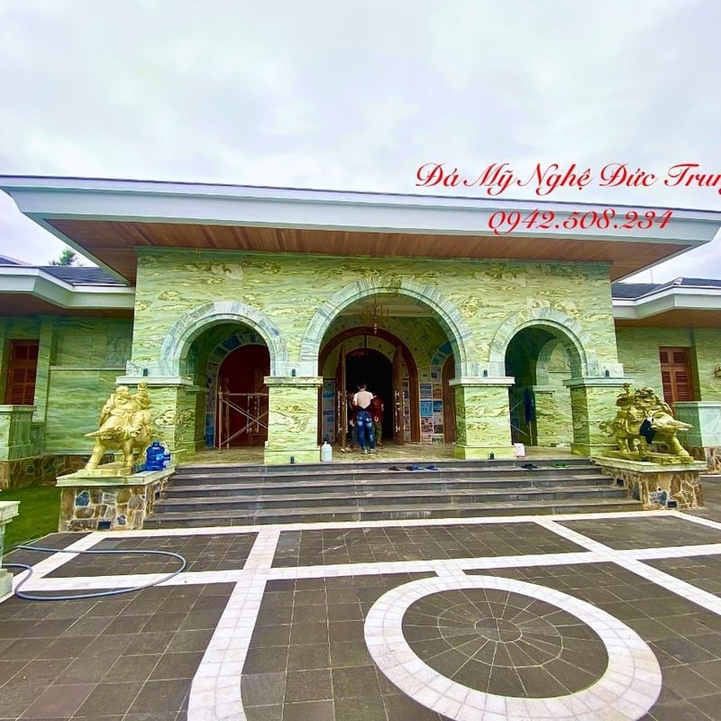 Biệt Thự Ốp Đá Ngọc Serpentine Cao Cấp – Kiến Trúc Sang Trọng Hiện Đại Tại Thái Nguyên