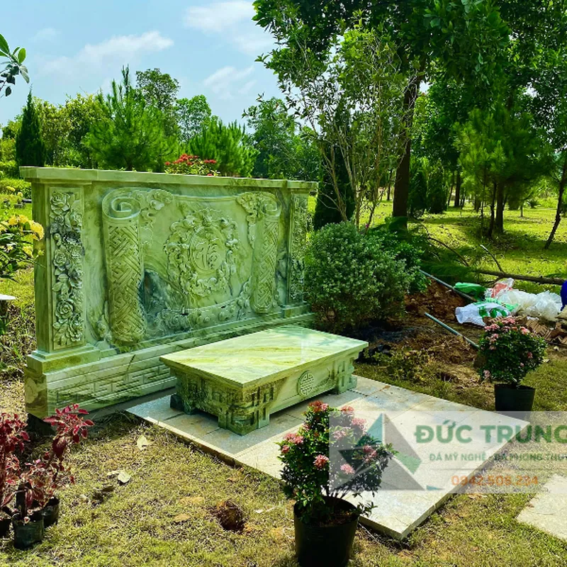 Bức án thư đá ngọc Serpentin mẫu hiện đại tại Công viên Thiên Đức