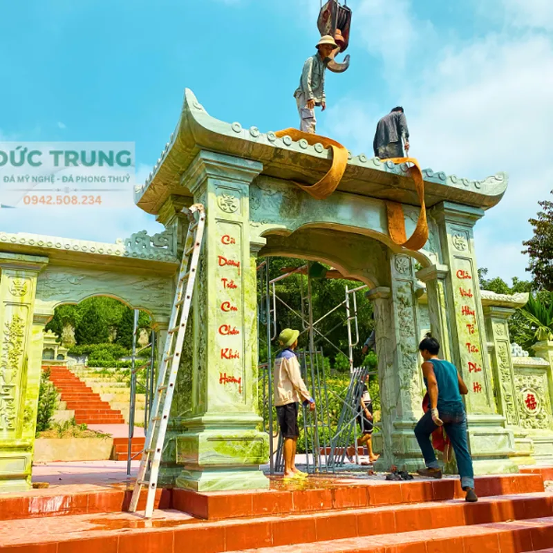 Lắp đặt mái đao cổng tam quan truyền thống chuẩn kiến trúc tâm linh Việt – Đức Trung
