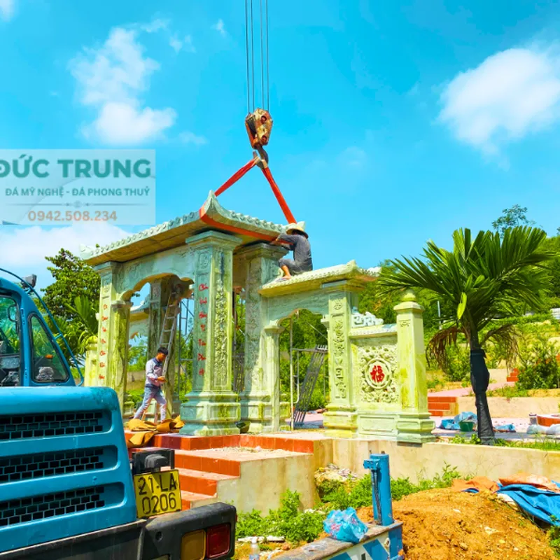 Lắp đặt mái đao cổng tam quan truyền thống chuẩn kiến trúc tâm linh Việt – Đức Trung