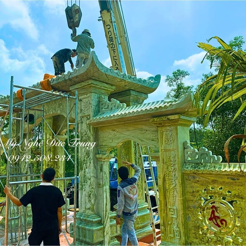 Mái Đao Cổng Tam Quan Đá Serpentine Tự Nhiên – Tinh Hoa Nghệ Thuật Đá Tâm Linh