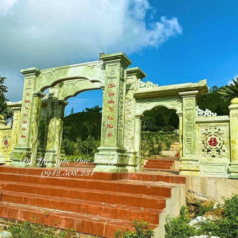 Mái Đao Cổng Tam Quan Đá Serpentine Tự Nhiên – Tinh Hoa Nghệ Thuật Đá Tâm Linh