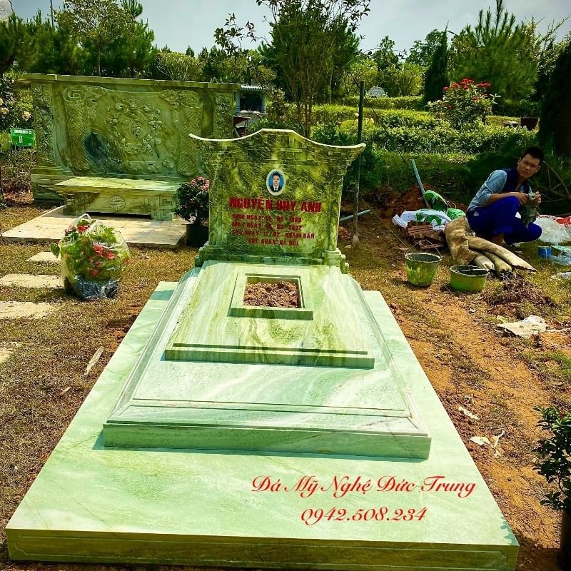 Mộ Đá Ngọc Serpentine Nguyên Khối Cao Cấp – Thiết Kế Sang Trọng, Chuẩn Phong Thuỷ Hiện Đại tại Công Viên Nghĩa Trang Thiên Đức