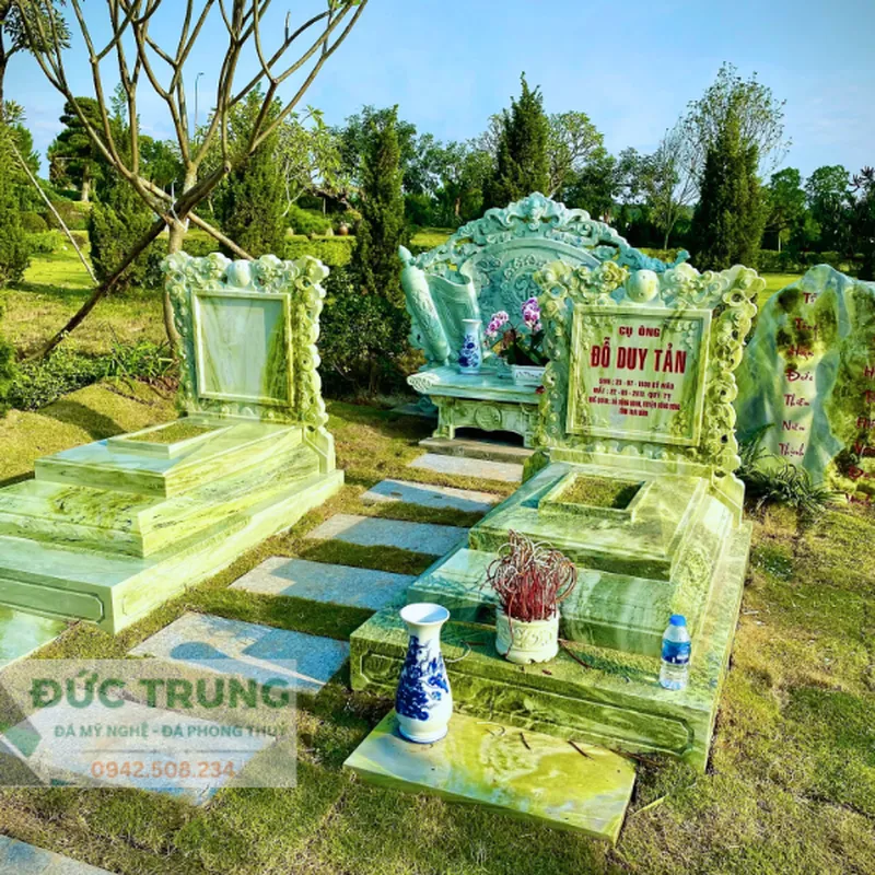 Mộ đôi đá ngọc Serpentin nguyên khối cao cấp tại Công viên Thiên Đức