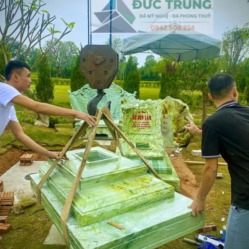Mộ đôi đá ngọc Serpentin nguyên khối cao cấp tại Công viên Thiên Đức