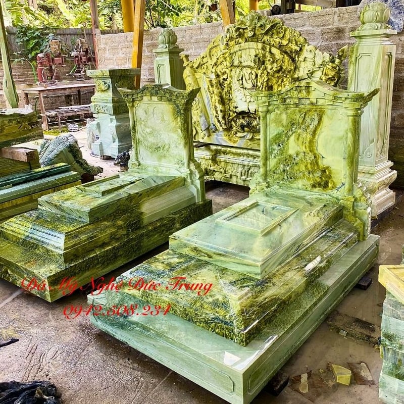 Mộ Đá Ngọc Serpentine Nguyên Khối Cao Cấp – Thiết Kế Sang Trọng, Chuẩn Phong Thuỷ Hiện Đại tại Công Viên Nghĩa Trang Thiên Đức