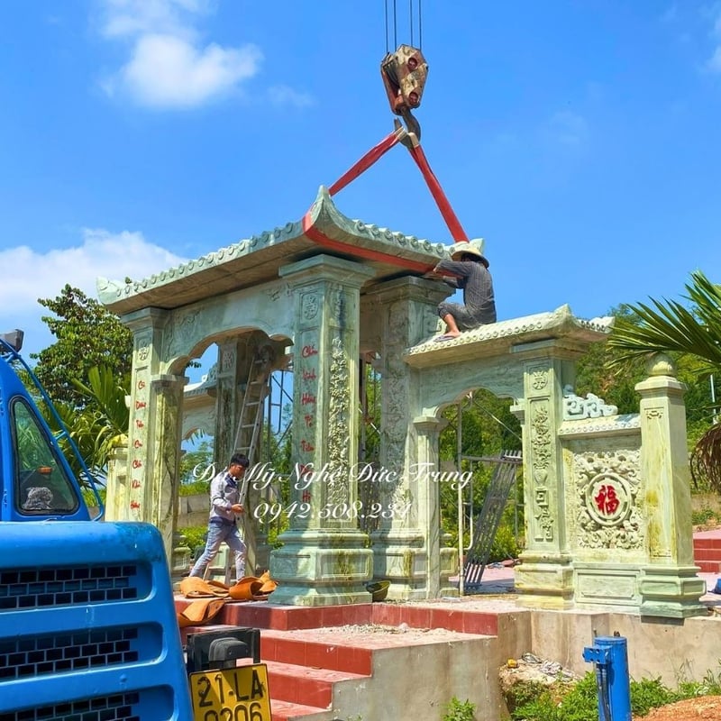 Mái Đao Cổng Tam Quan Đá Serpentine Tự Nhiên – Tinh Hoa Nghệ Thuật Đá Tâm Linh