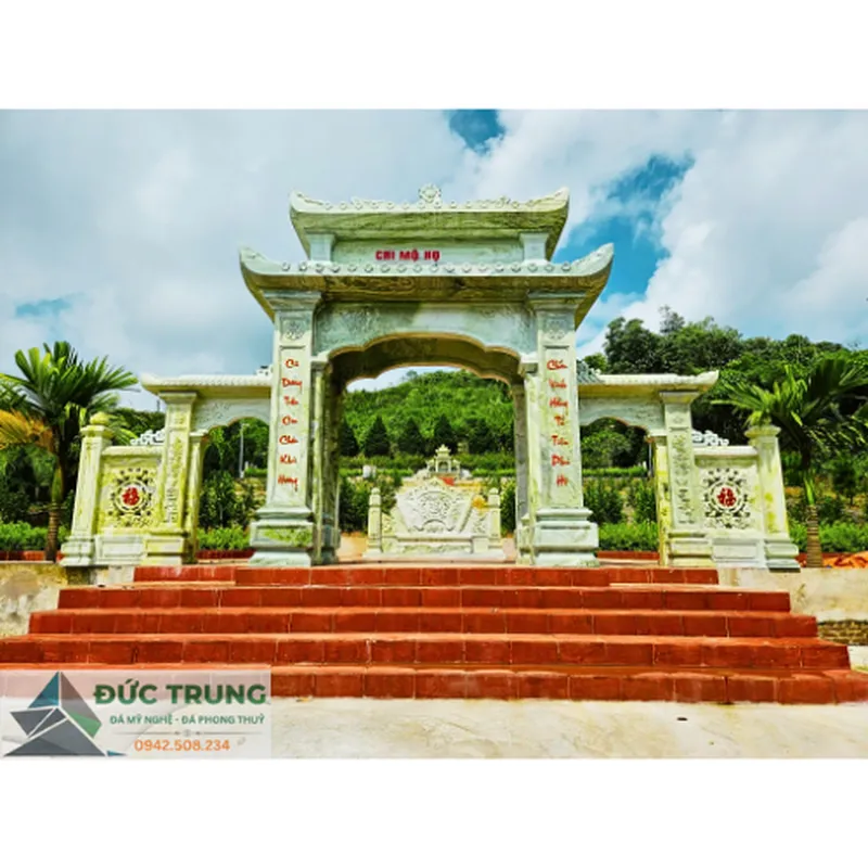 Cổng tam quan truyền thống