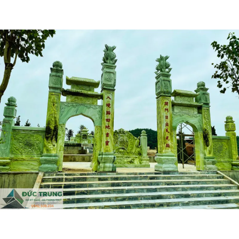 Cổng tam quan trụ biểu