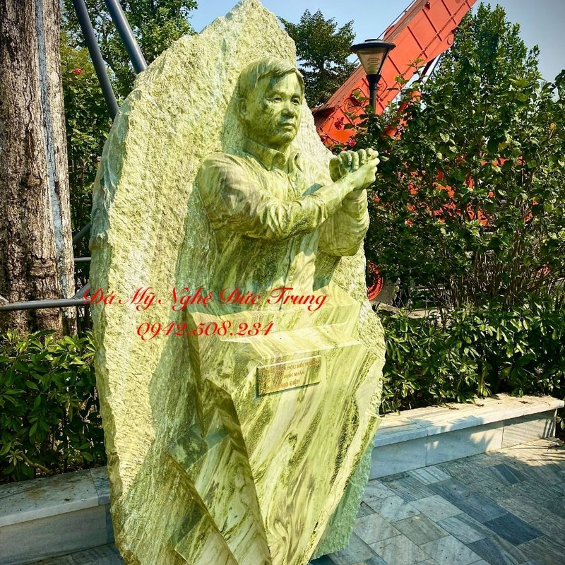 Tượng Chân Dung Bán Thân Đá Ngọc Serpentine Truyền Thần 3D – Phong Thái Lãnh Đạo