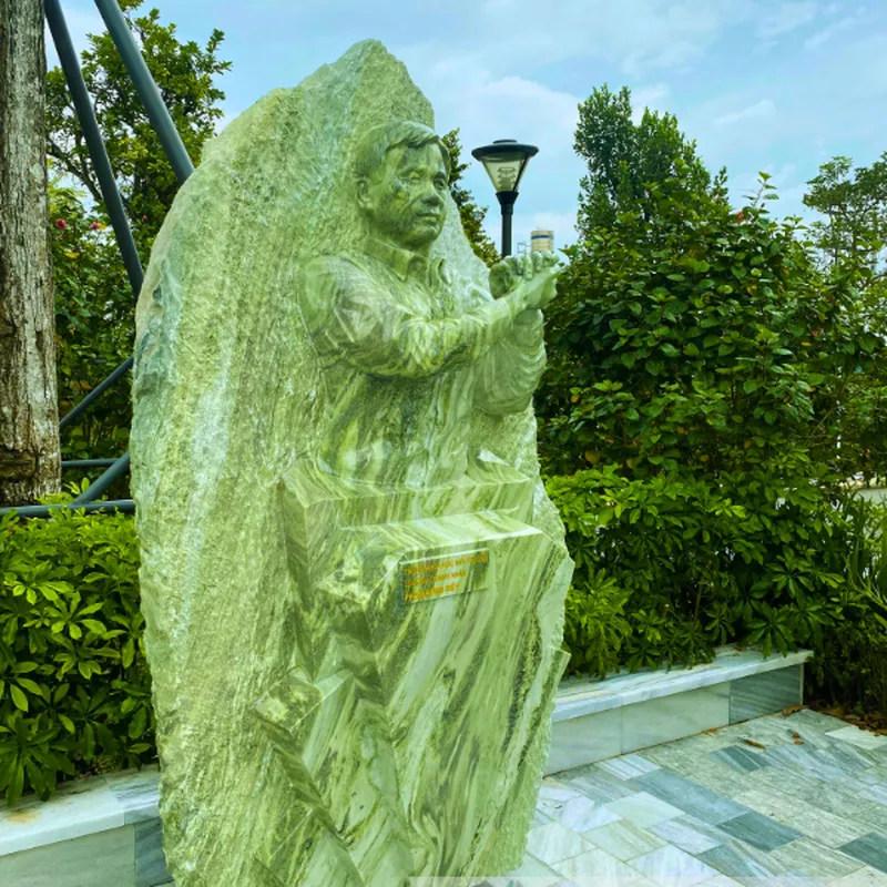 Tượng truyền thần phù điêu trên đá ngọc Serpentin