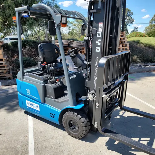 Xe nâng điện 3 bánh BYD