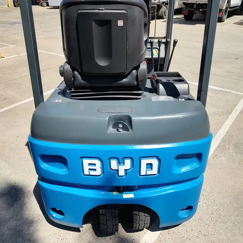Xe nâng điện 3 bánh BYD