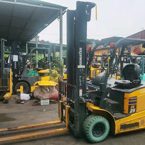 Xe nâng điện cũ Komatsu 2.5 tấn