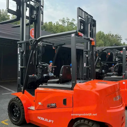 Xe nâng điện 5 tấn
