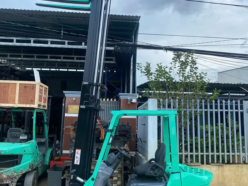 Mua xe nâng dầu cũ Nhật Bản giá rẻ 