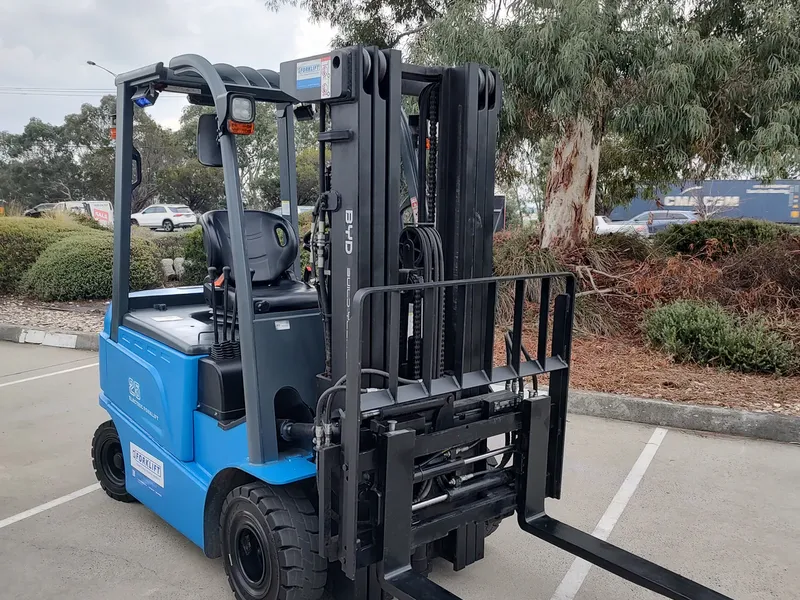 Xe nâng điện ngồi lái Trung Quốc nào tốt?