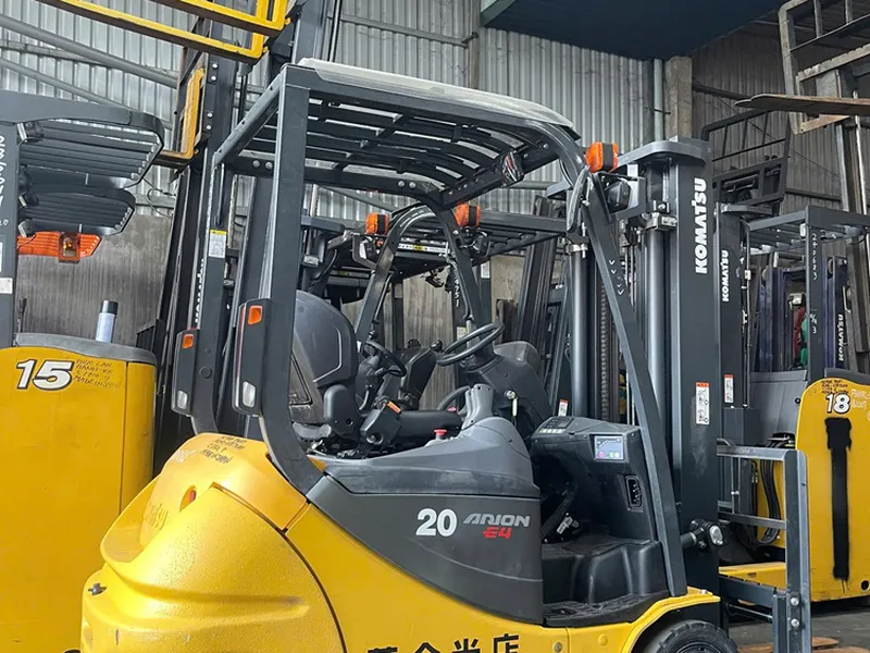 Xe điện cũ Komatsu