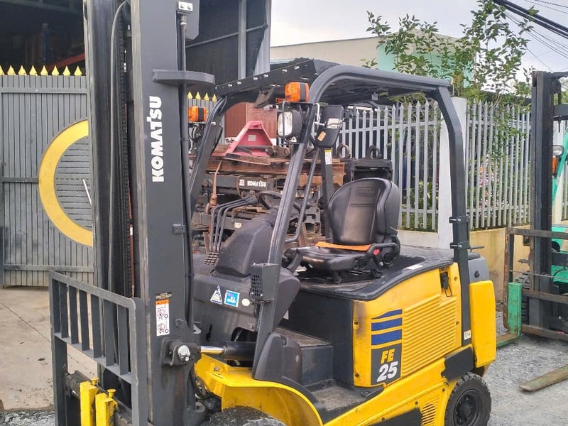 Xe nâng điện Komatsu cũ