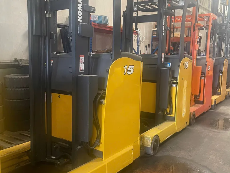 Xe nâng điện hàng bãi Nhật