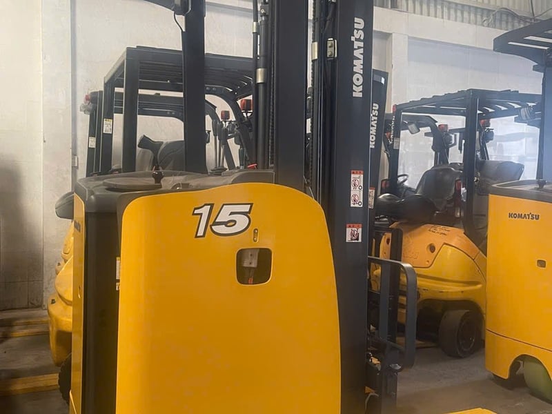 Xe nâng điện cũ Nhật đứng lái chưa sử dụng tại Việt Nam