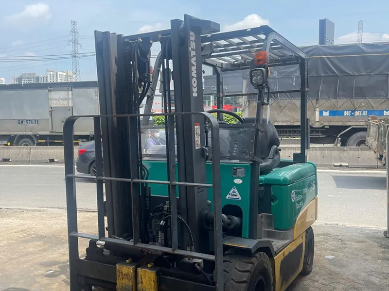 Xe nâng dầu cũ Komatsu 2.5 tấn Nhật Bãi