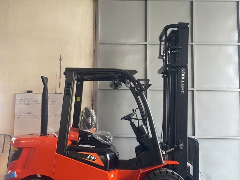 Xe nâng dầu mới giá rẻ
