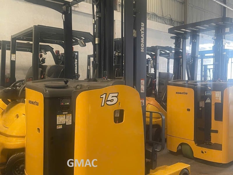 Xe nâng đứng lái Komatsu Miền Nam