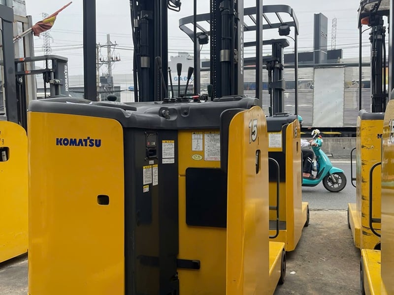 Xe nâng điện đứng lái Nhật cũ giá rẻ