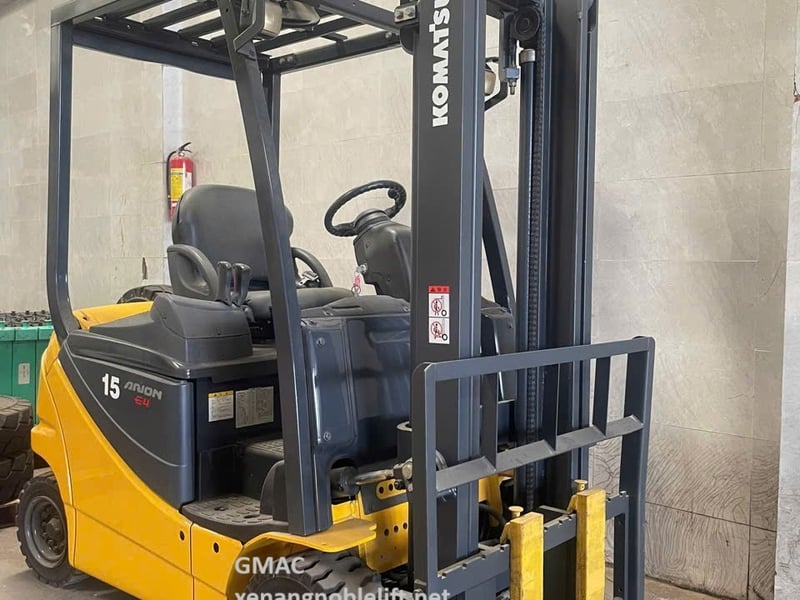 Xe nâng điện Komatsu cũ ngồi lái 