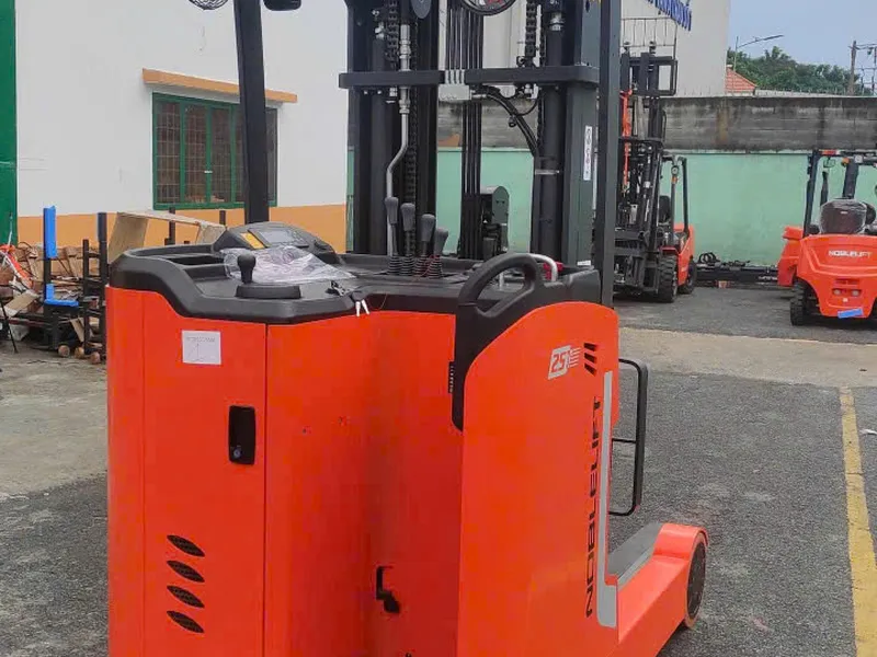 Xe nâng điện Trung Quốc đứng lái Noblelift